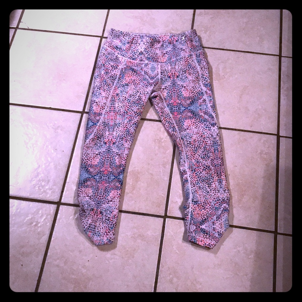 Athletic Capri Pants by Carrie Underwood ❤️💋